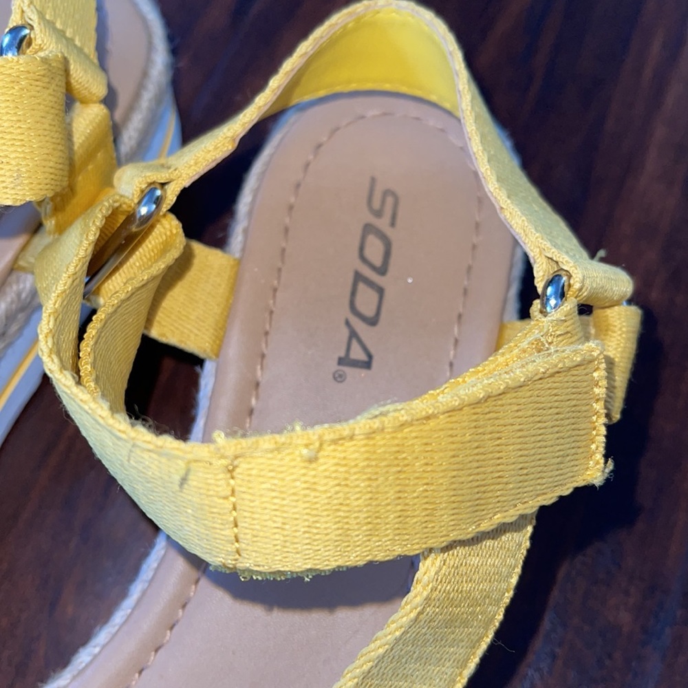 Womens Soda Platform Sandals - Picture 5 of 10
